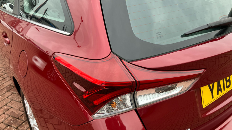 Toyota Auris 1.8 Hybrid Icon Tech TSS 5dr CVT Hybrid Estate